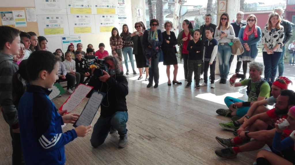 Un incontro pubblico con nelle scuole